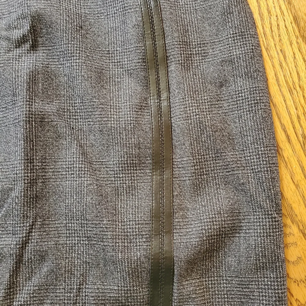 Rekucci collection skirt with leather details size 6. - Picture 2 of 8